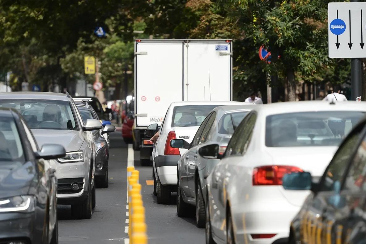 Trafic rutier dat peste cap în zona Slatina. Ce rută de ocolire au stabilit autorităţile