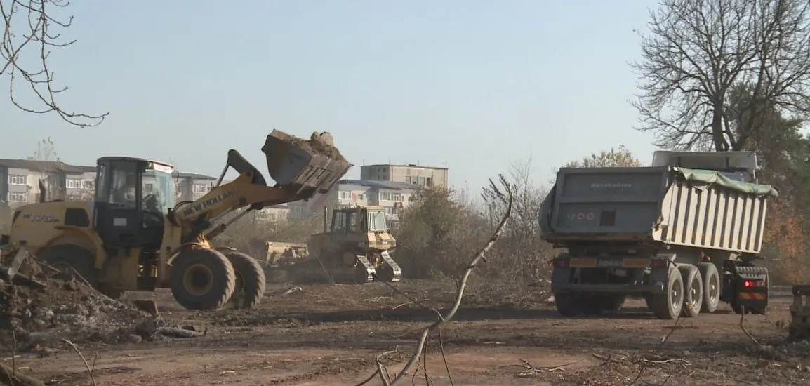 S-a desemnat constructorul parcului de la Unitatea Militară. Zona de agrement ar putea fi gata primăvara viitoare/ FOTO
