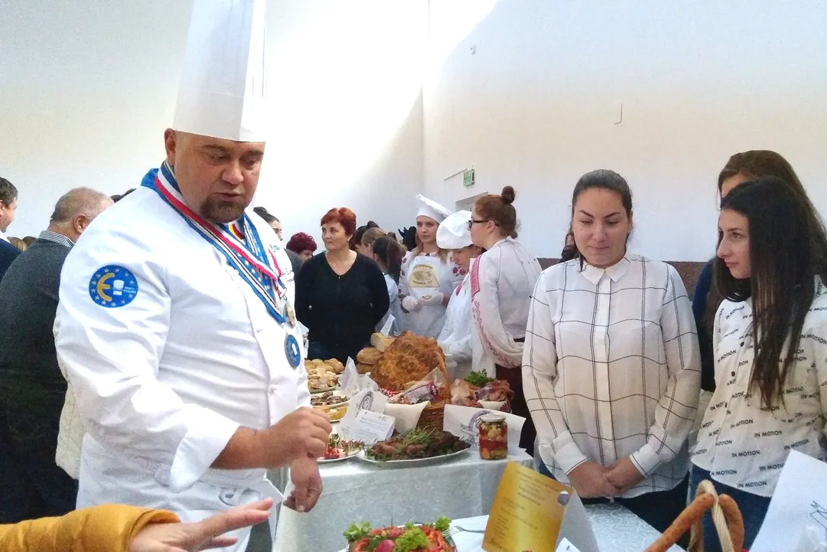 Concurs culinar la un liceu din Slatina, jurizat de chefi de renume
