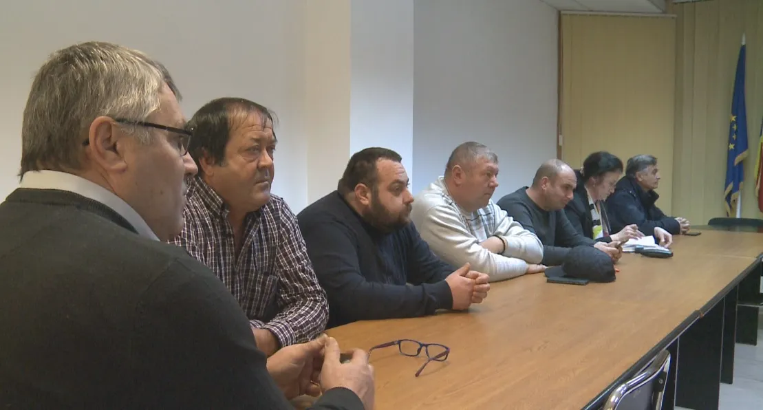 Primarii și veterinarii din comunele vecine cu Rusăneștiul, în ședință la Prefectură