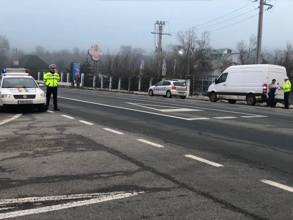 Aproape 50 de şoferi din Olt au rămas fără permisul de conducere. Peste 800 de amezi aplicate de poliţişti