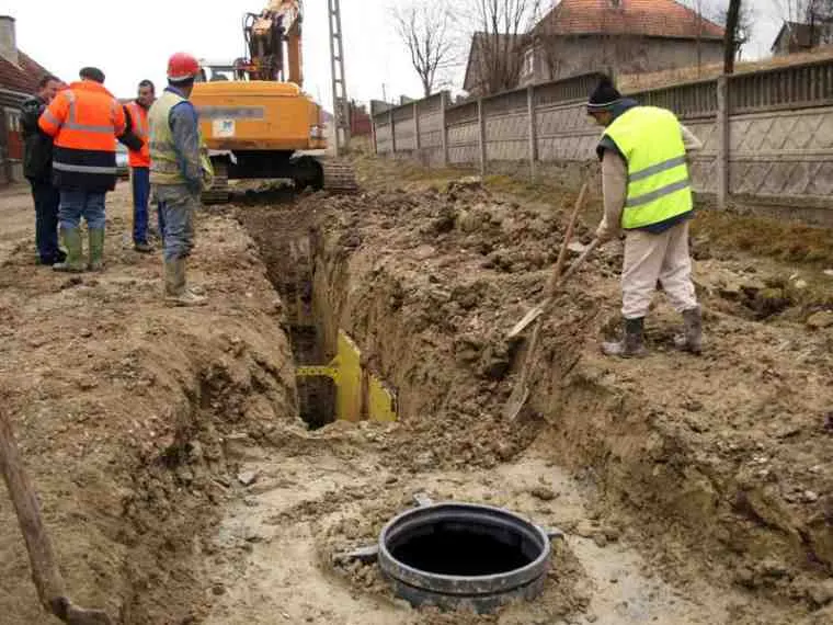 31 de primării din Olt semnează contracte pentru drumuri, apă și gaze