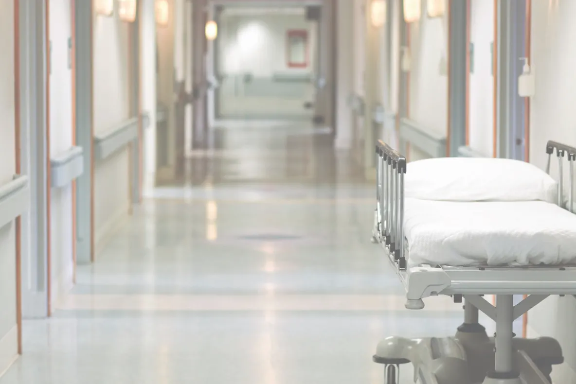 Cazul primului medic din România, condamnat la închisoare pentru malpraxis. Cere eliberarea condiţionată