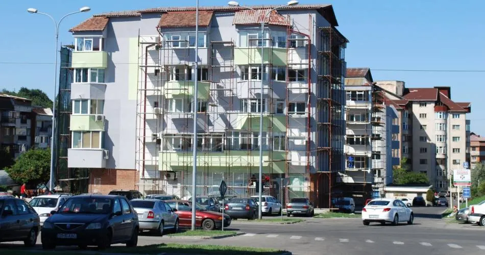 Acord cadru pentru reabilitarea altor 58 de blocuri din Slatina. LISTA