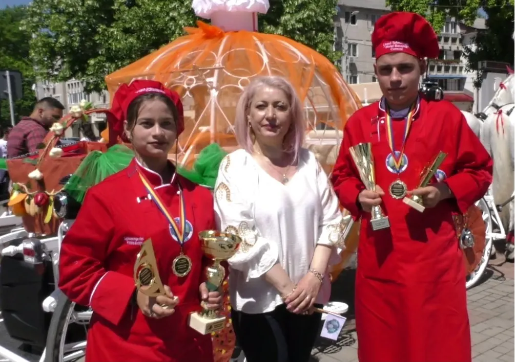Doi elevi din Caracal, cei mai buni bucătari juniori ai României