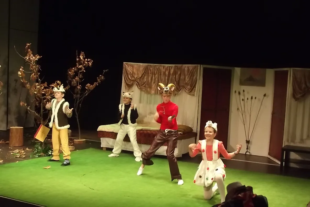 Ziua Copilului, sărbătorită la Biblioteca Județeană. Teatru, concurs de ghicitori și parada modei