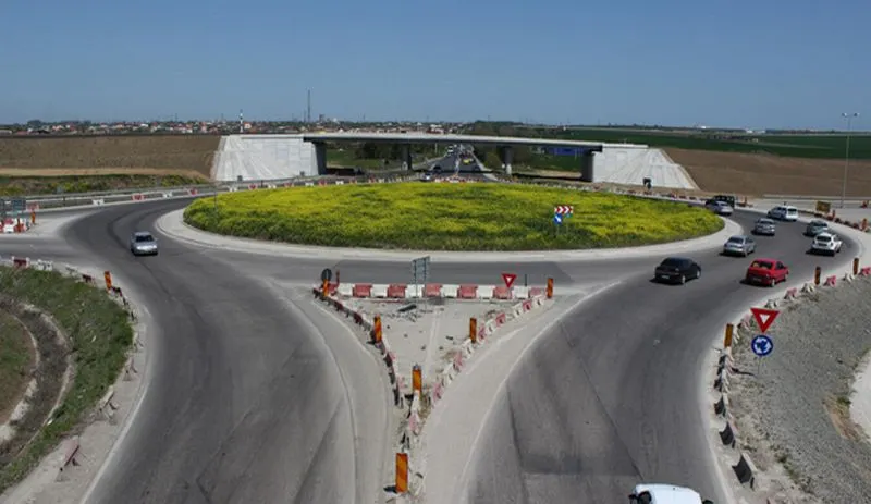Giratoriu de 800.000 de euro, construit într-o intersecție din Olt