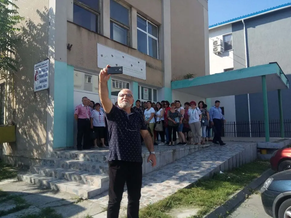 Cum îi convinge un preot pe enoriași să doneze sânge