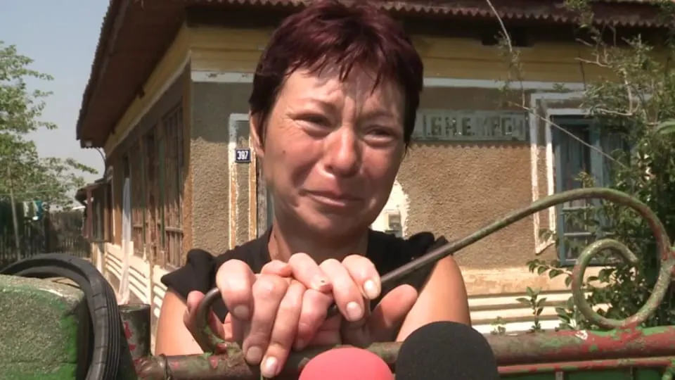VIDEO- Familia Alexandrei și primarul din Dobrosloveni își strigă cu ochii în lacrimi nemulțumirile