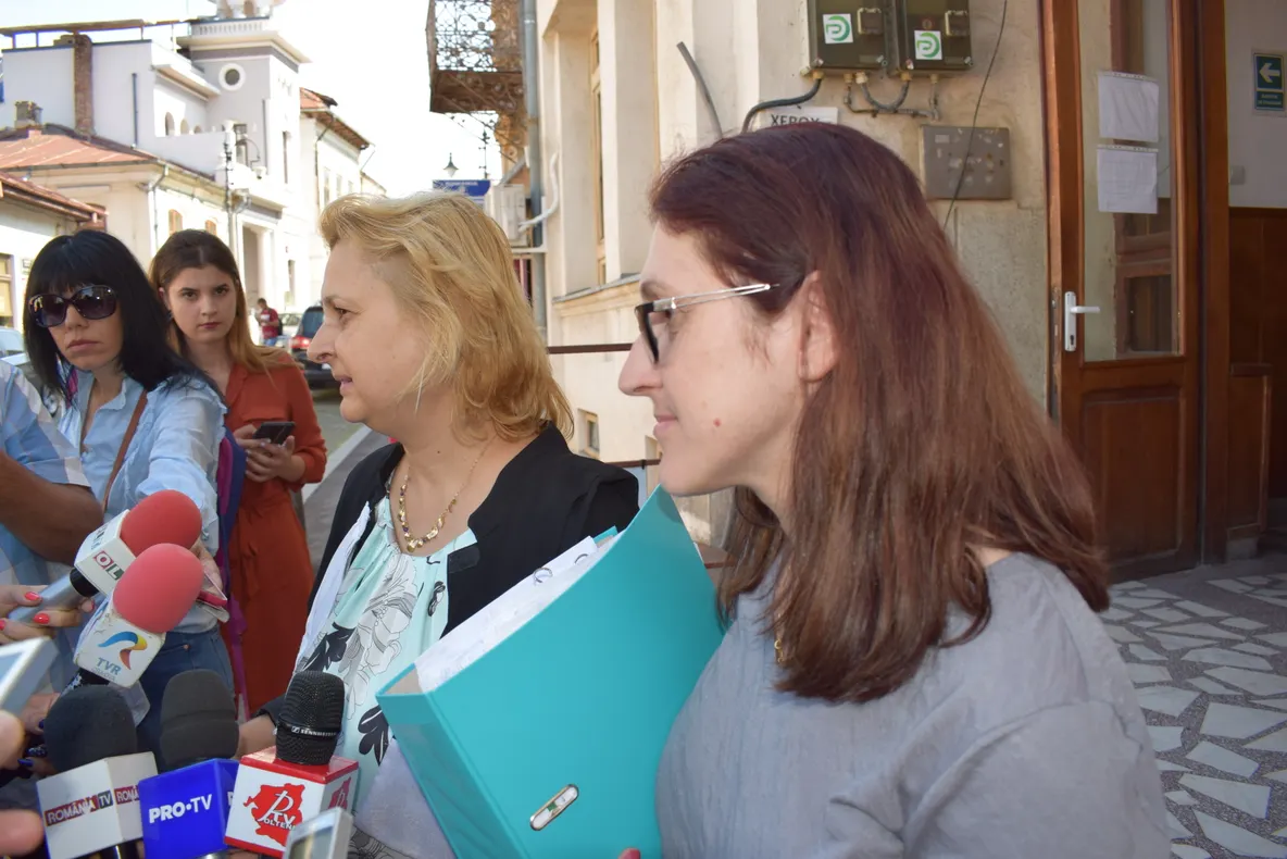 Decizie executorie. Judecătoria Slatina a decis că Sorina poate părăsi ţara