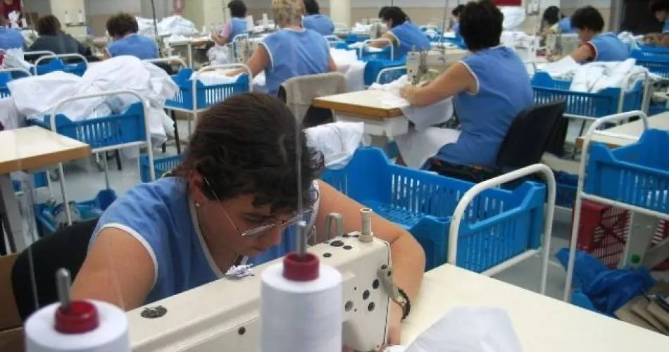 Amendă uriașă pentru o croitorie din Olt, care avea angajați fără contracte