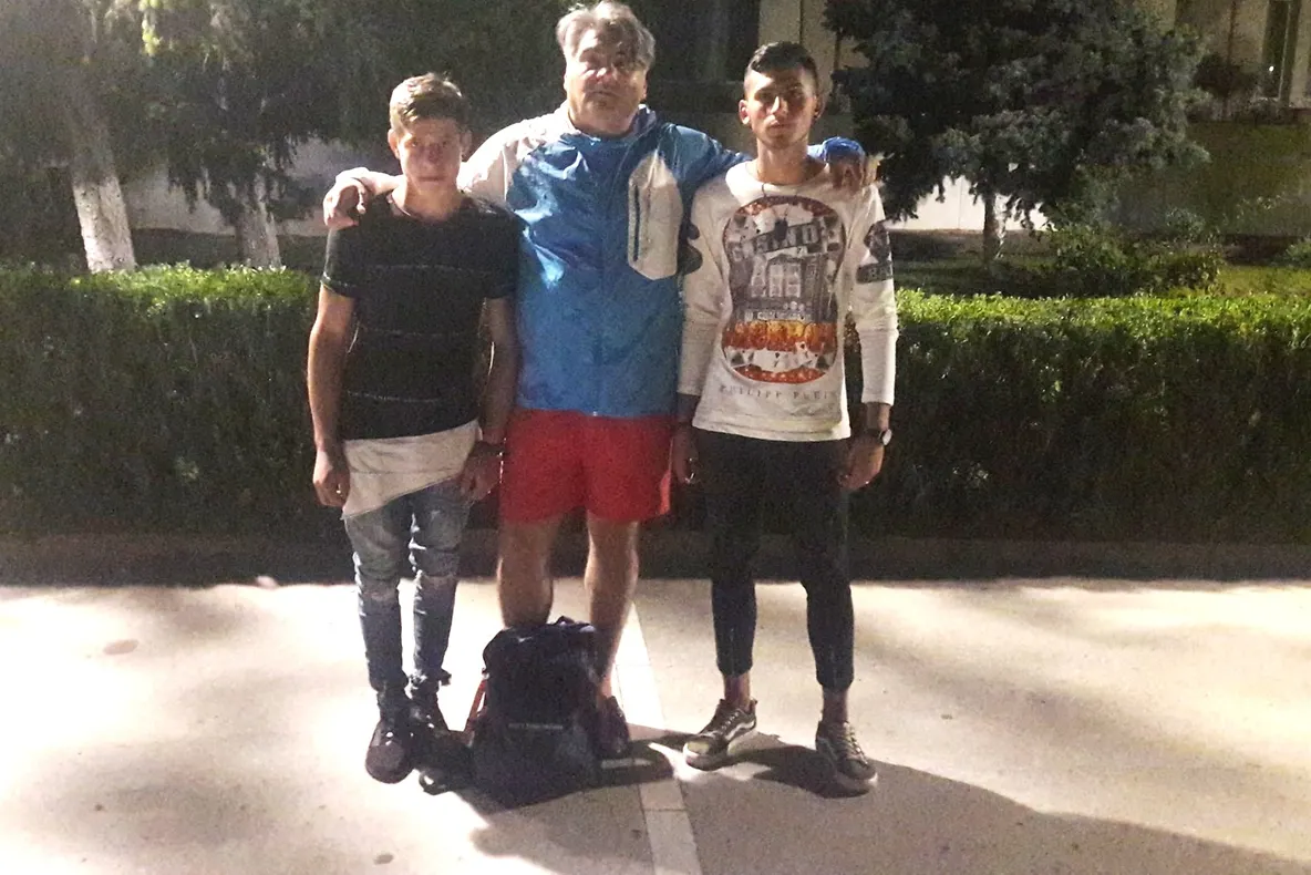 Cum au reacţionat doi adolescenţi din Caracal, care au găsit, într-un parc, rucsacul cu laptopul unui jurnalist. „Alexandru și Florin au scos lanterna și au arătat cealaltă față a oraşului”