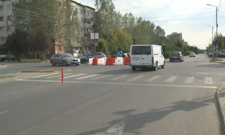 Un nou sens giratoriu, testat zilele acestea în Slatina