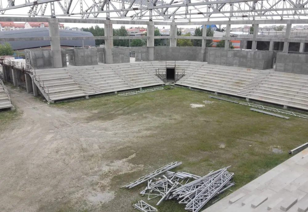 Primăria Slatina, demersuri pentru continuarea lucrărilor la sala polivalentă