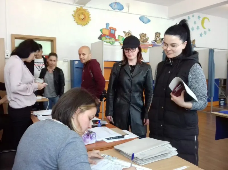 Tinerii, la coada clasamentului în ziua votului. Statistica pe județ