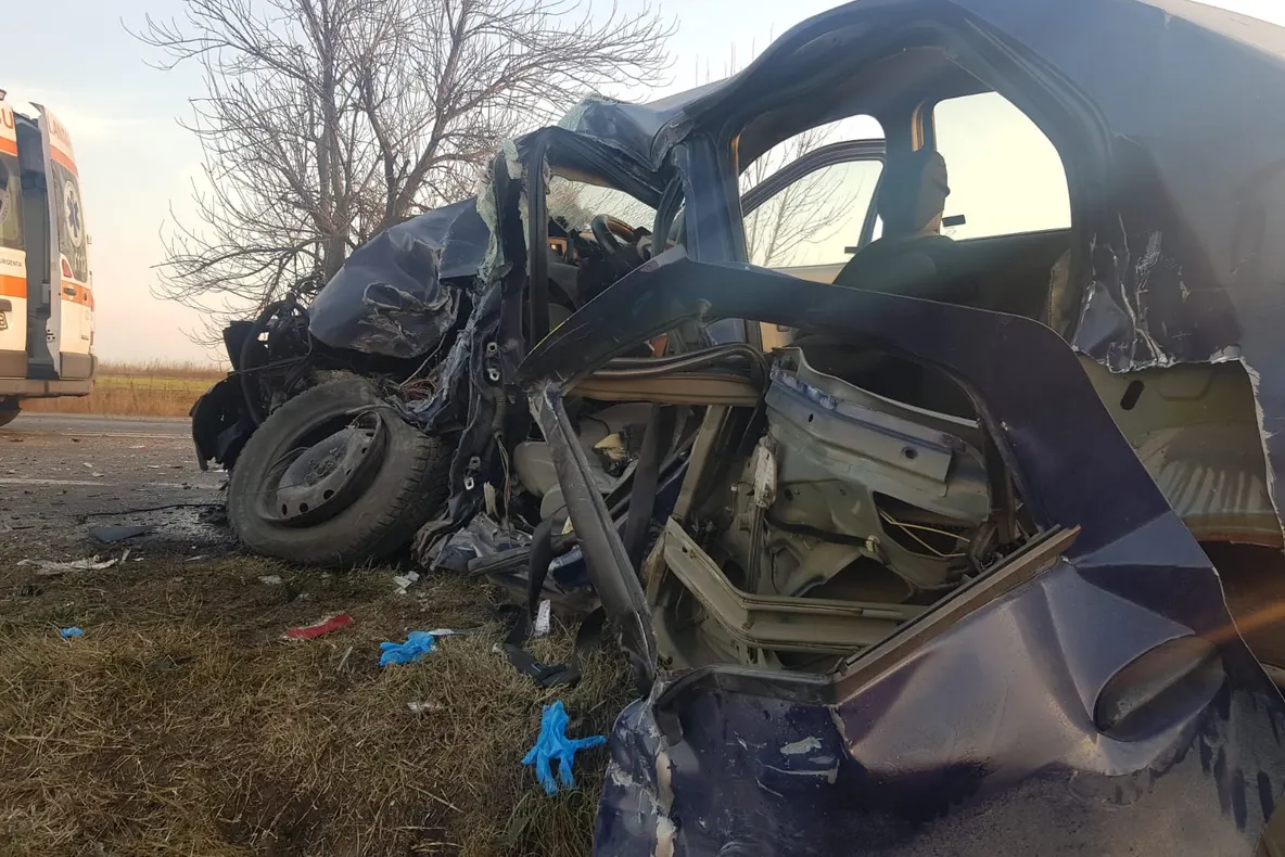 Accidentul de la Negreni. Imagini cumplite cu maşinile strivite - VIDEO