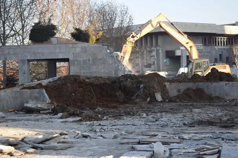 Ce punct de referinţă din centrul Slatinei a fost dărâmat - FOTO