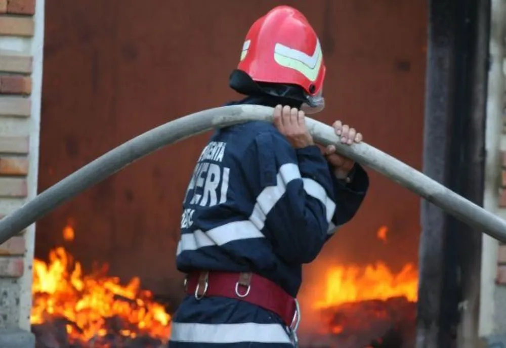 VIDEO: Incendiu în Olt, un bătrân a murit