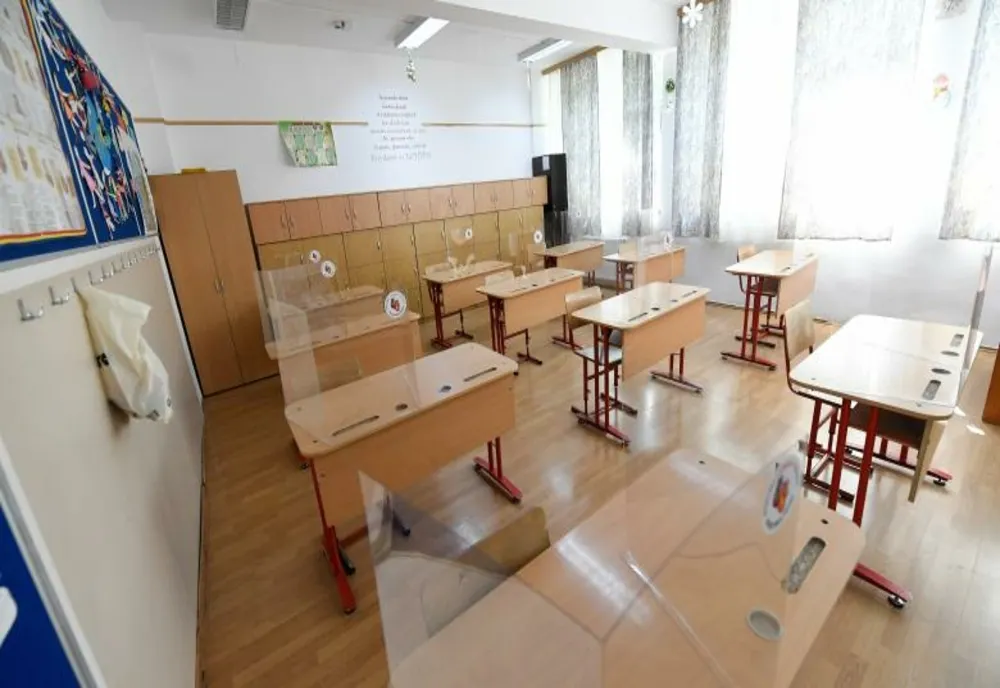 Şcolile se deschid în SCENARIUL ROŞU, într-o localitate din Olt. Incidenţa cazurilor de COVID-19 a sărit de 3/1.000