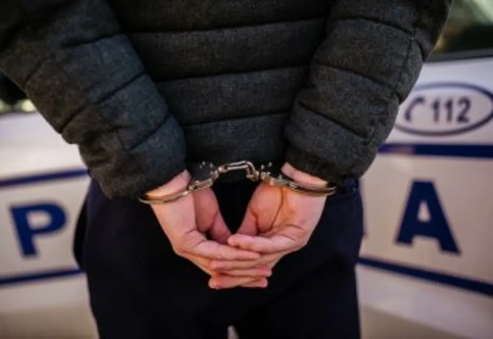 Două persoane reţinute în urma delapidării unei primării din Olt