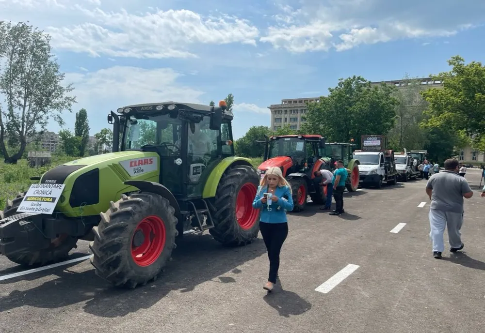 VIDEO&FOTO. Oltenii, la protestul cu tractoare din faţa Parlamentului
