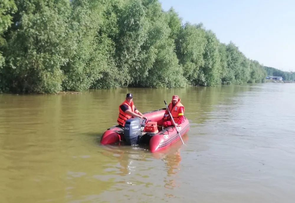 VIDEO. Accident naval pe Dunăre, la Corabia. Barcă cu nouă persoane la bord, răsturnată - un mort