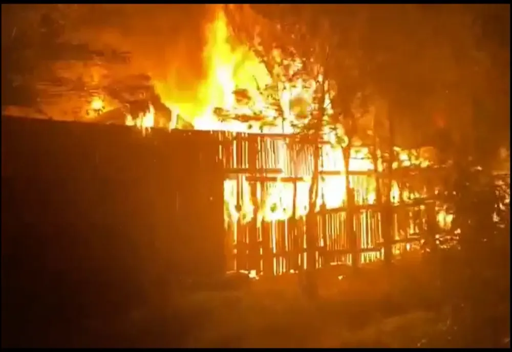 Olt: Incendiu la Teslui din cauza unui scurtcircuit electric (VIDEO)