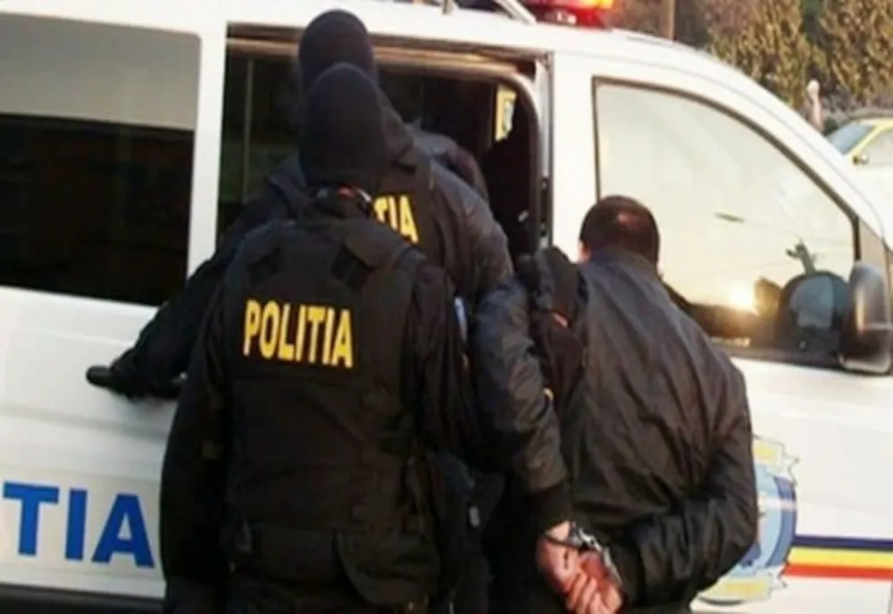 Trei persoane arestate preventiv, după percheziţiile efectuate la cămătarii din Corabia şi Caracal