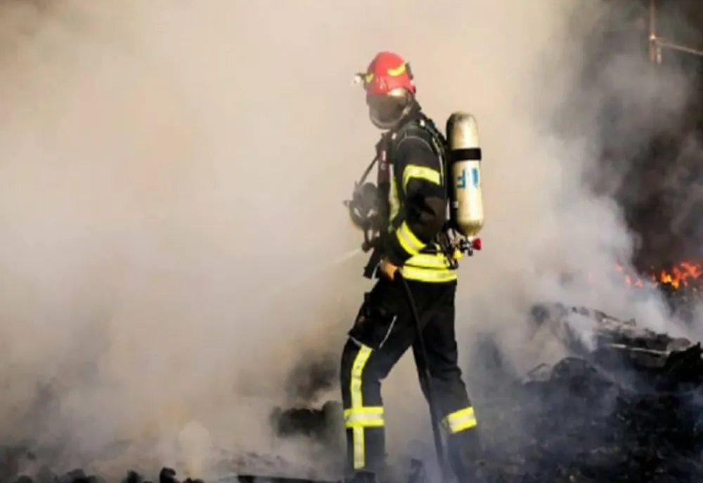 Locuinţă dintr-o comună din Olt, distrusă de un incendiu (VIDEO)