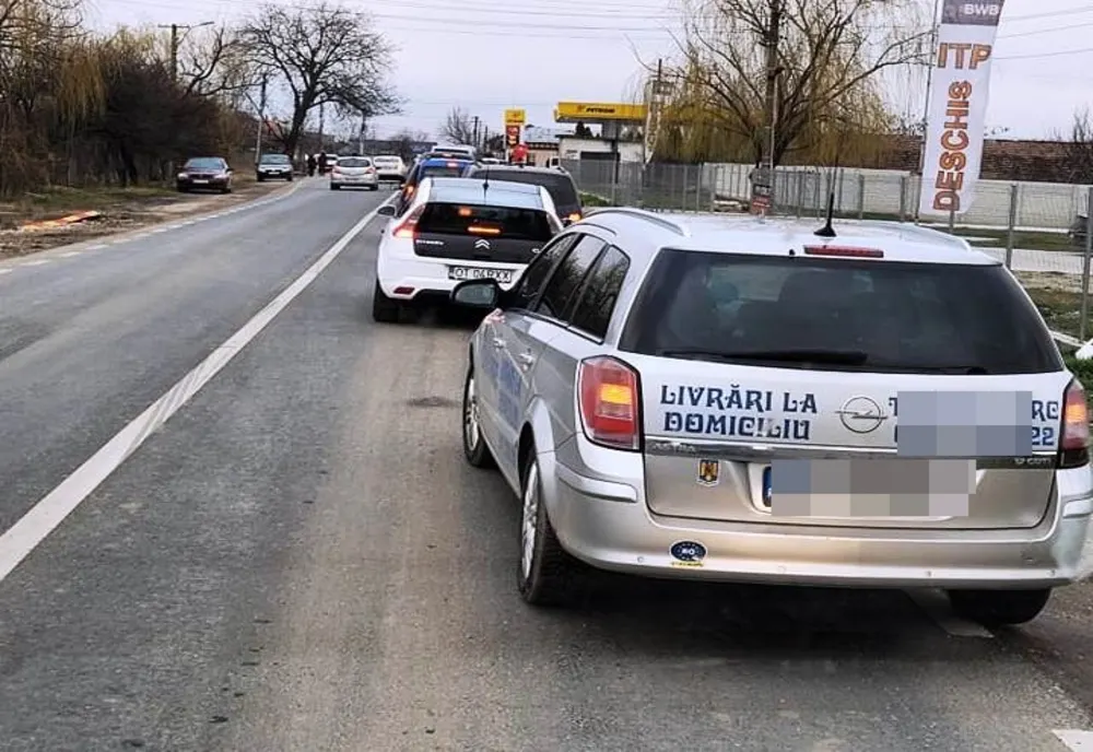 Olt: Şoferii au făcut cozi la benzinării, de teama scumpirii carburantului