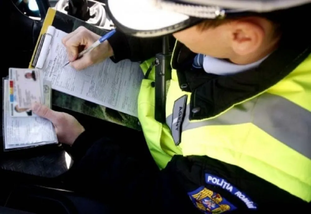 Olt: Reţinut după ce a prezentat un permis fals poliţiştilor