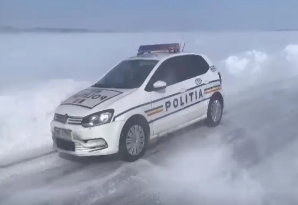 RECOMANDĂRILE POLIȚIȘTILOR PENTRU ȘOFERI ÎN CONDIȚII DE NINSORI ȘI VISCOL
