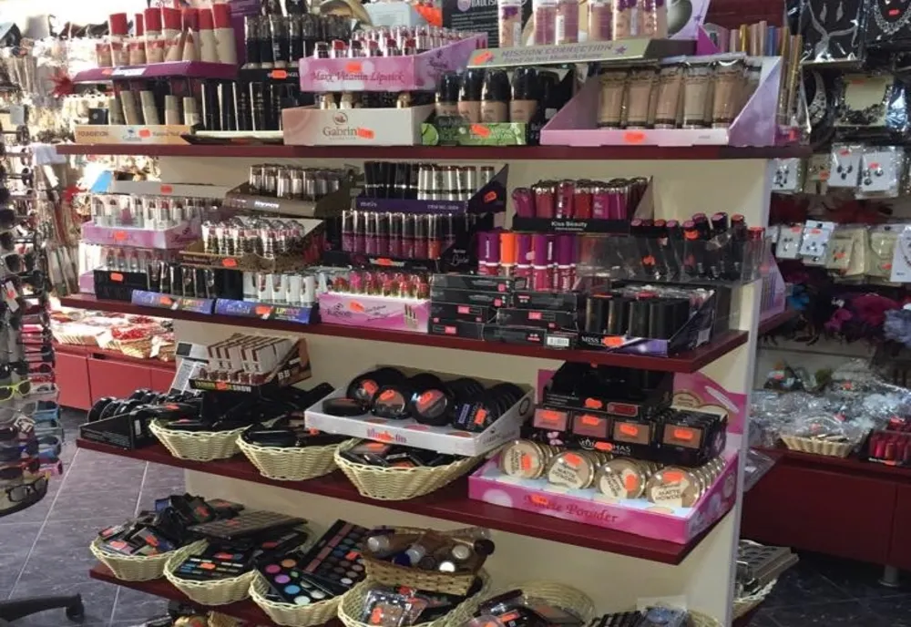 SUBSTANŢE CHIMICE NOCIVE, DETECTATE ÎN SUTE DE PRODUSE COSMETICE COMERCIALIZATE ÎN EUROPA