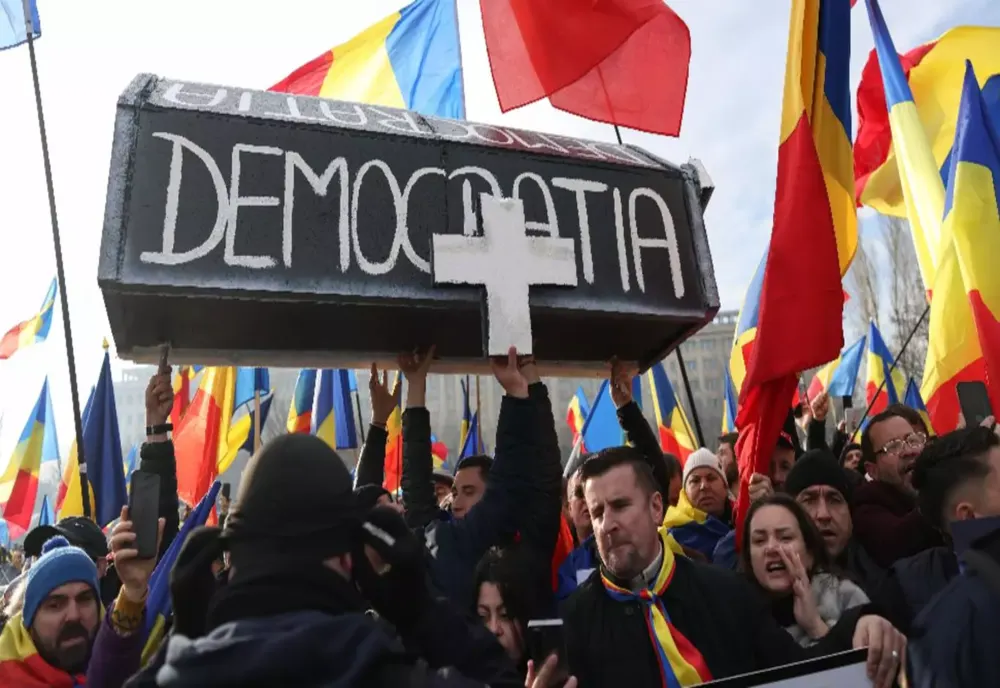 UZPR CONDAMNĂ AGRESAREA UNOR JURNALIȘTI LA PROTESTUL DIN FAȚA SEDIULUI CCR