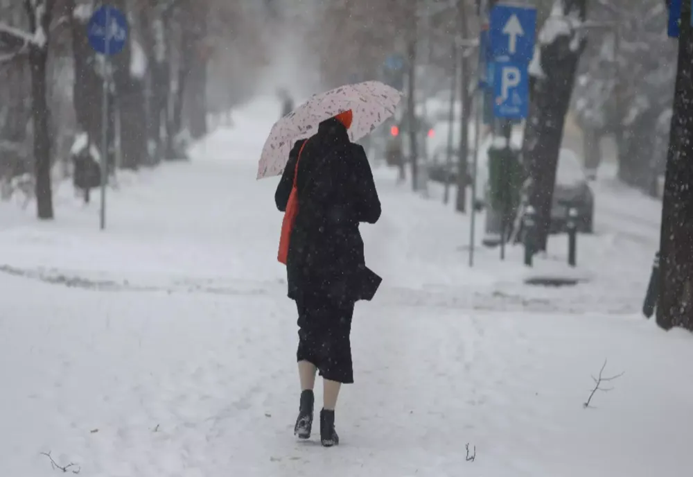 A REVENIT IARNA ÎN ROMÂNIA. PEISAJE DE VIS LA MUNTE, DAR ȘI PROBLEME PE ȘOSELE, DIN CAUZA NINSORILOR