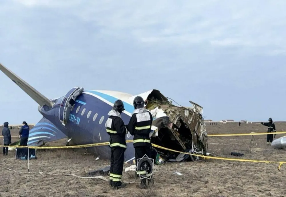 NOI DOVEZI SUGEREAZĂ CĂ FORȚELE RUSE AU DOBORÂT ZBORUL 8243 AL AZERBAIJAN AIRLINES