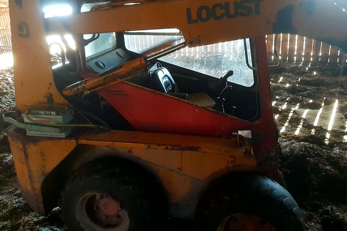Un băiat de 17 ani a murit strivit de un excavator (VIDEO)