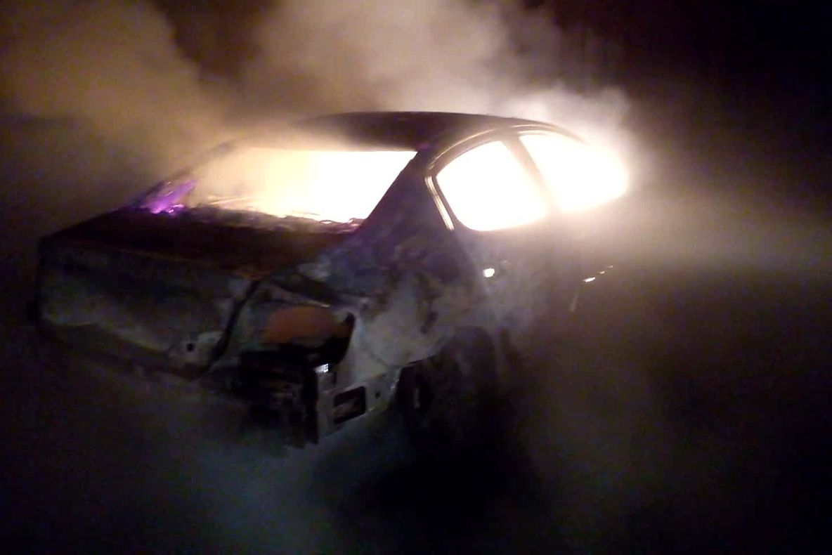 Mașină incendiată la Potcoava. A ars ca o torță până la sosirea pompierilor ( FOTO)