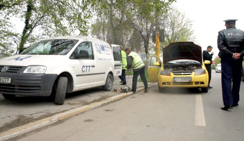 Autoturisme în pericol iminent de accident, pe străzile Oltului