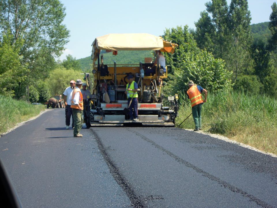 Contract cadru pentru asfaltarea străzilor din Slatina. 100 de milioane de lei, alocați în următorii patru ani