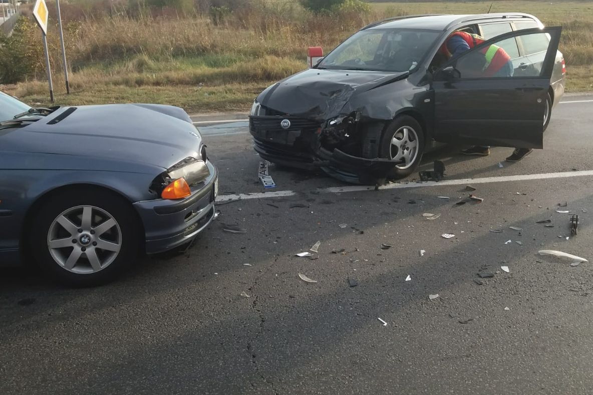Doi răniți într-un accident, în apropiere de Slatina - FOTO