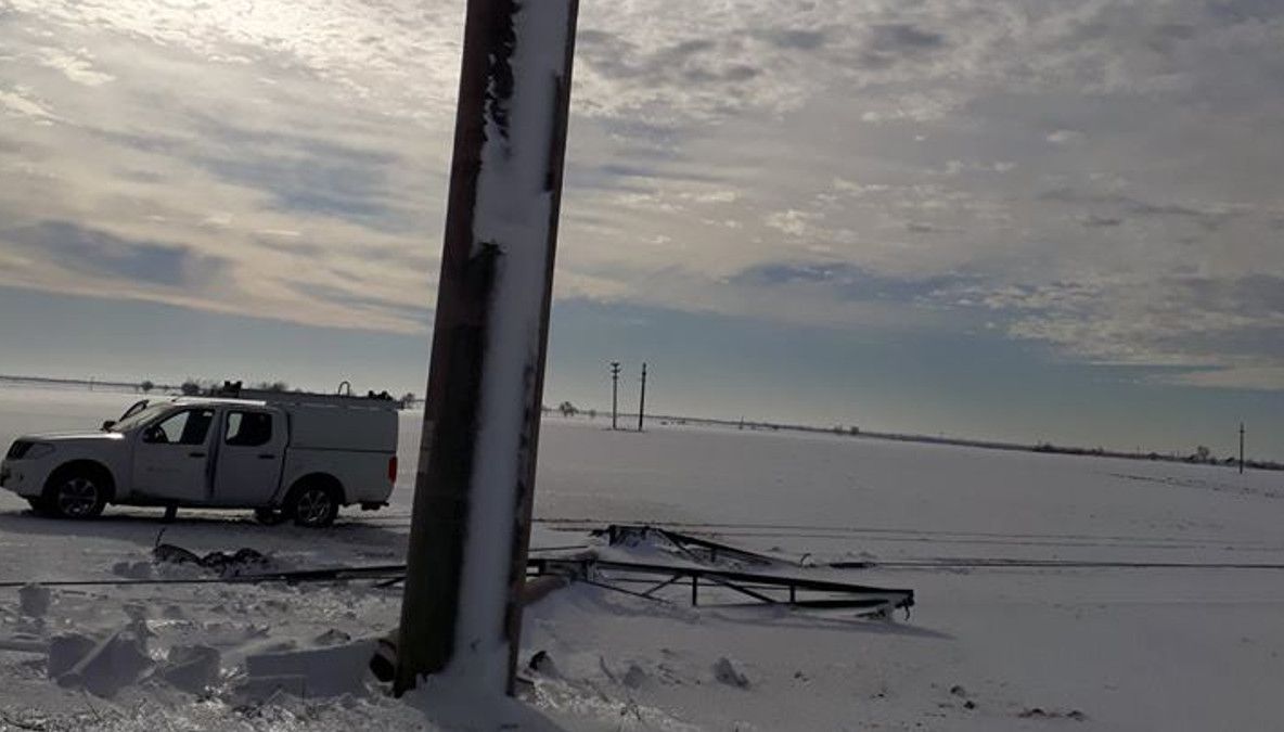 Lăsaţi în beznă, în pragul iernii. Peste o mie de gospodării din Olt, fără energie electrică