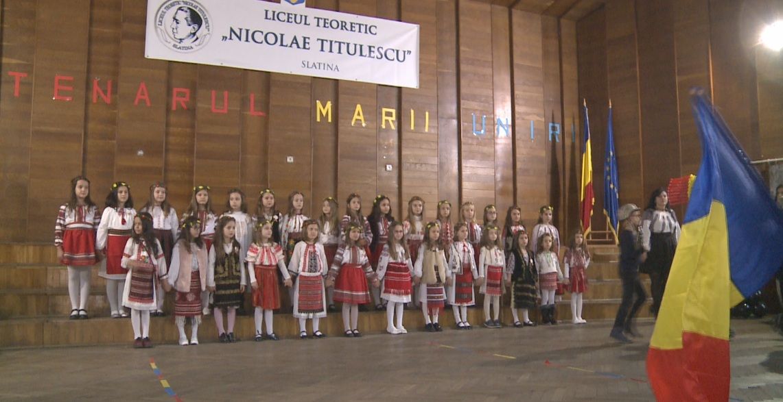 Liceul Nicolae Titulescu din Slatina, în sărbătoare. Ziua școlii, marcată cu spectacole și expoziții