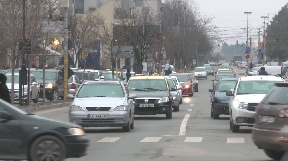 Slatina, semaforizată inteligent pe fonduri europene. Șoferii, filmați când trec prin intersecții