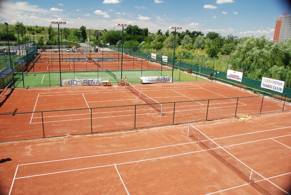Slatina: Amenajarea celor șase terenuri de tenis de câmp, în linie dreaptă. Când vor fi gata