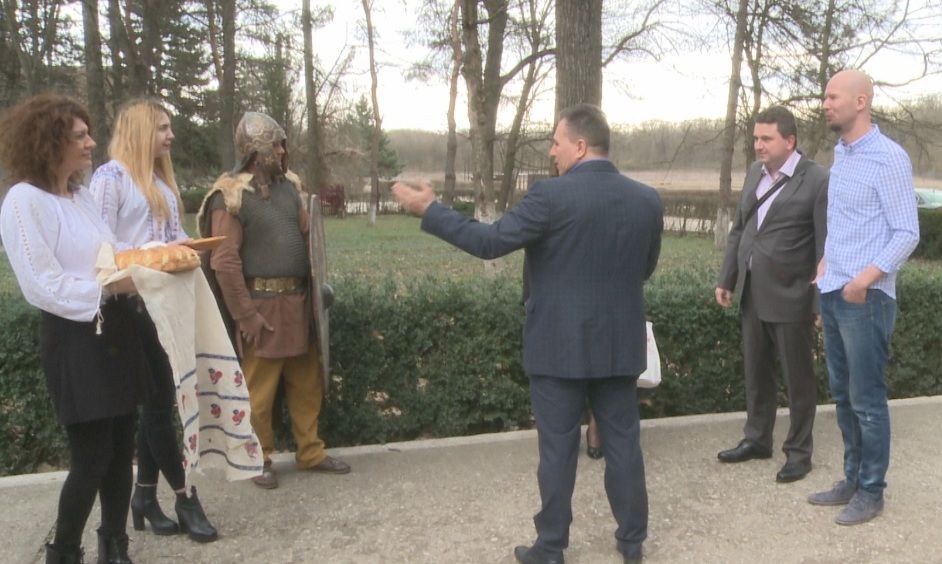 Festival roman, organizat în satul în care se află cabanele de vânătoare ale lui Ceaușescu, din Olt