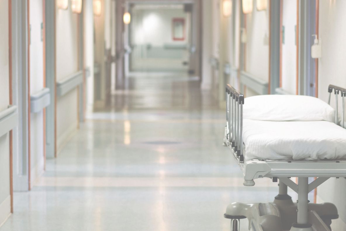 Medici ortopezi de la Spitalul Slatina, prinşi cu 140 de radiografii ascunse în vestiar. Anchetă în curs