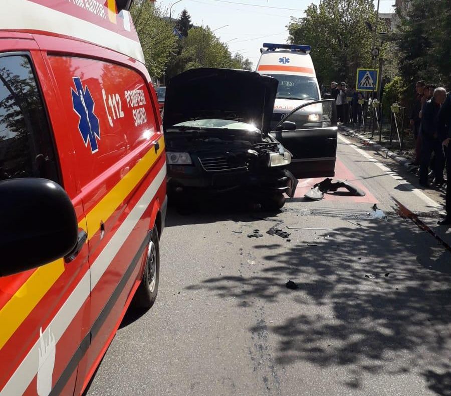 Trei persoane, printre care un copil, rănite într-un accident rutier, în Balș