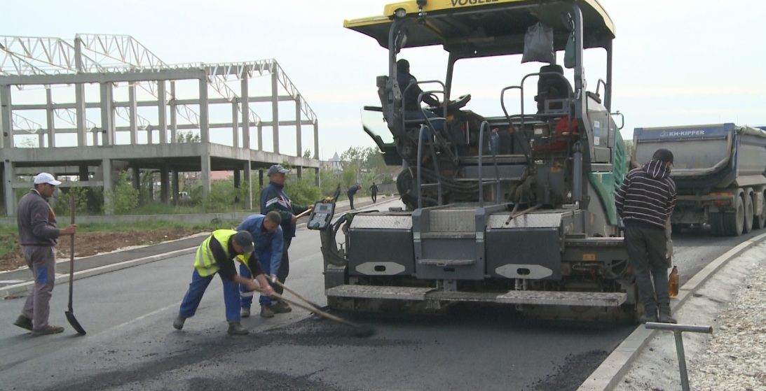 Se finalizează lucrările la noua parcare din Slatina- FOTO