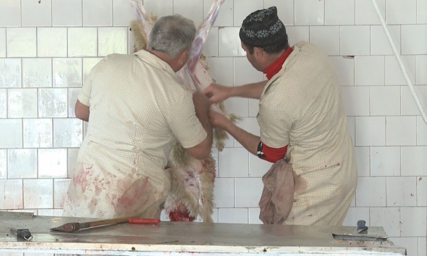 Fără târguri de miei în Olt. De unde se pot aproviziona în siguranţă consumatorii